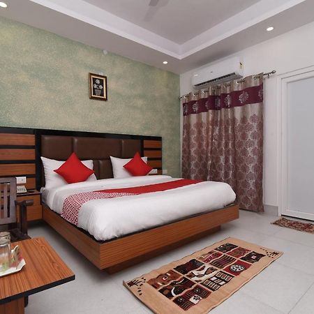 Capital O 13310 Noida Suites Zewnętrze zdjęcie