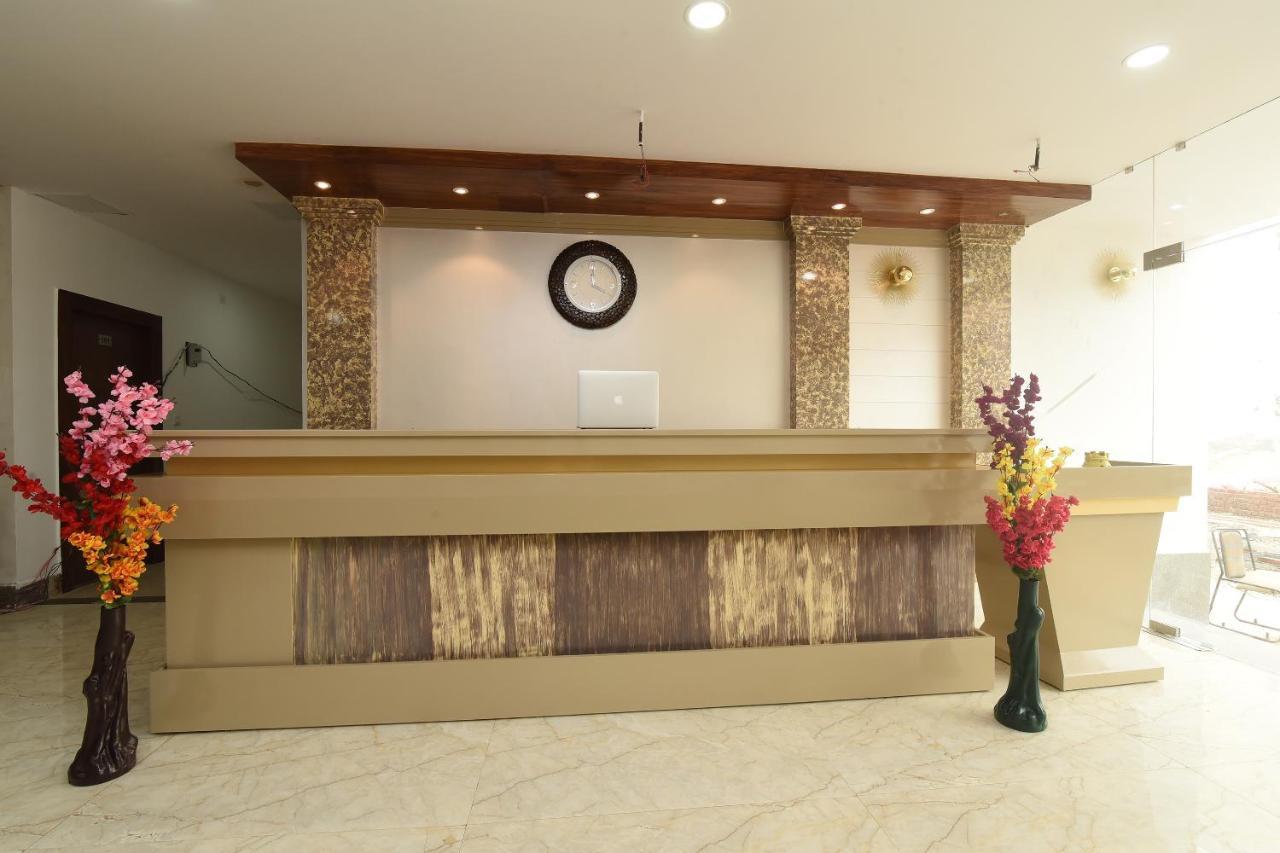 Capital O 13310 Noida Suites Zewnętrze zdjęcie