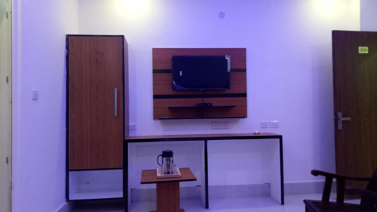 Capital O 13310 Noida Suites Zewnętrze zdjęcie